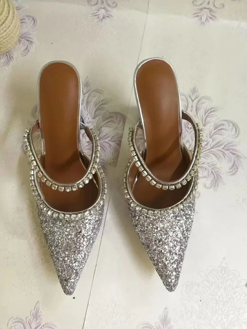 Женские блестящие туфли без задника на высоком каблуке; Цвет лимонно-желтый; женские босоножки на ремешках со стразами; Летние босоножки с острым носком на необычном каблуке
