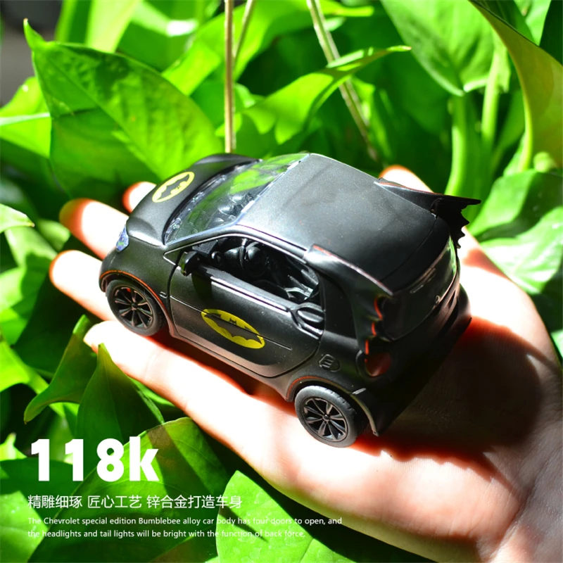 Моделирование 1:36 медведь Бэтмен Smart Fortwo модель машины из сплава Diecasts &amp Toy Vehicles