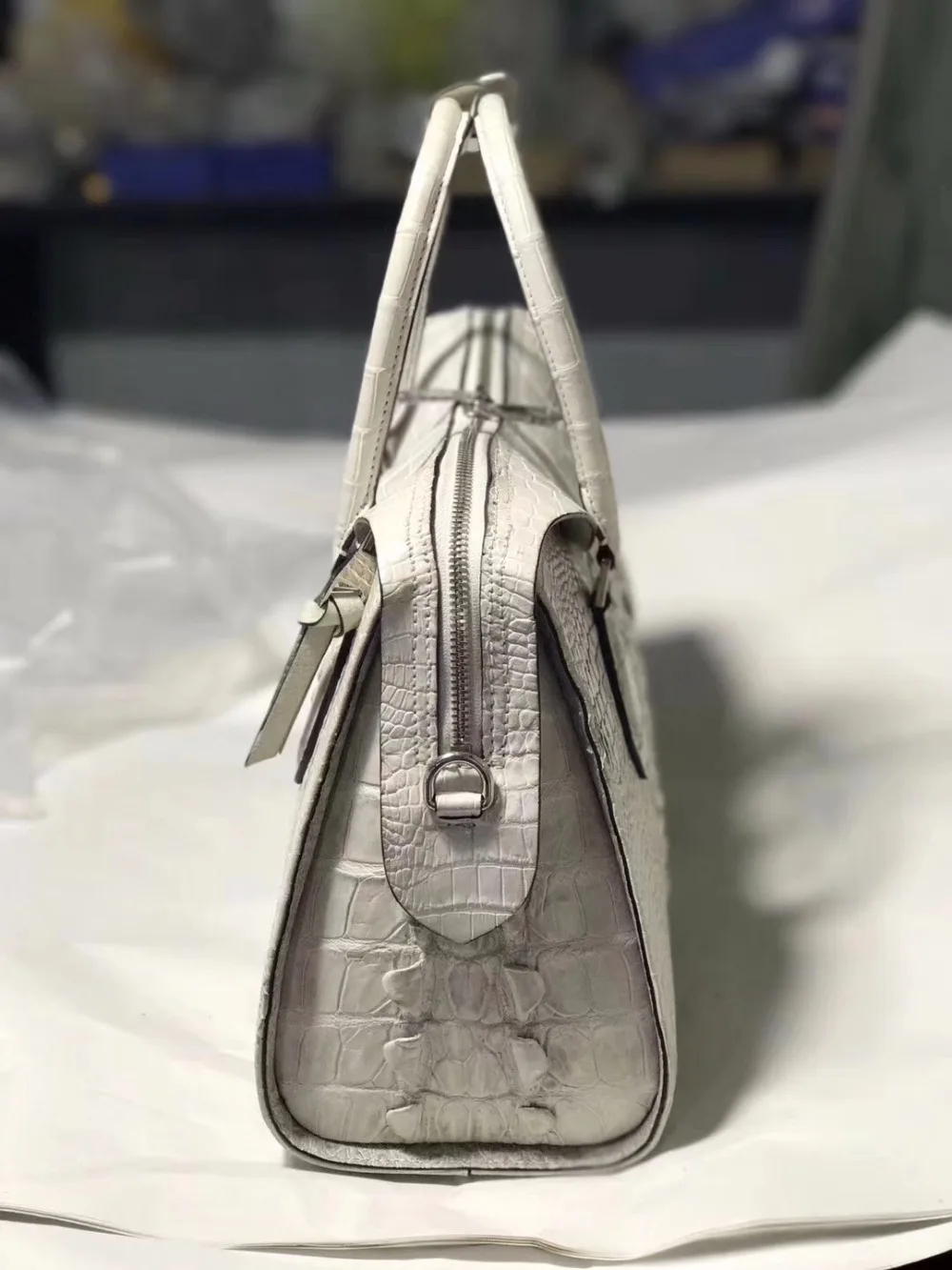 Рисунок 3 - Женская сумка из 100% натуральной крокодиловой кожи