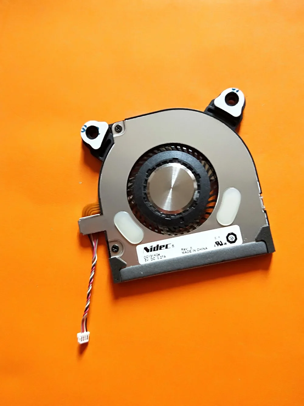 

Новинка для 4-контактного вентилятора Nidec CC131K04 5V DC 0.27A 5X08Z3
