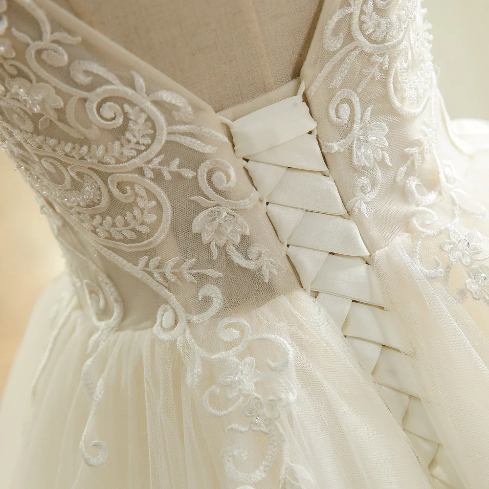 Винтажное свадебное платье из тюля трапециевидной формы с кружевной аппликацией