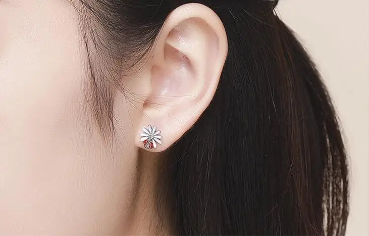 

Authentic 925 Sterling Silver Daisy Flower Red Ladybug Stud Earrings for Women Fashion Earrings Jewelry Gift Dropshiping