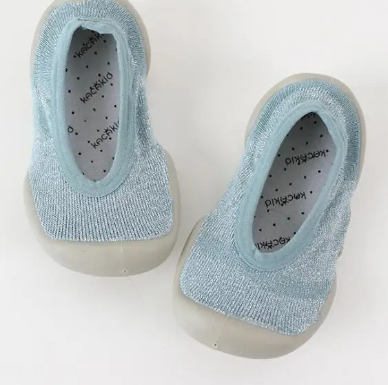 Нескользящая детская обувь на мягкой подошве резиновая для дома и улицы - Фото №1