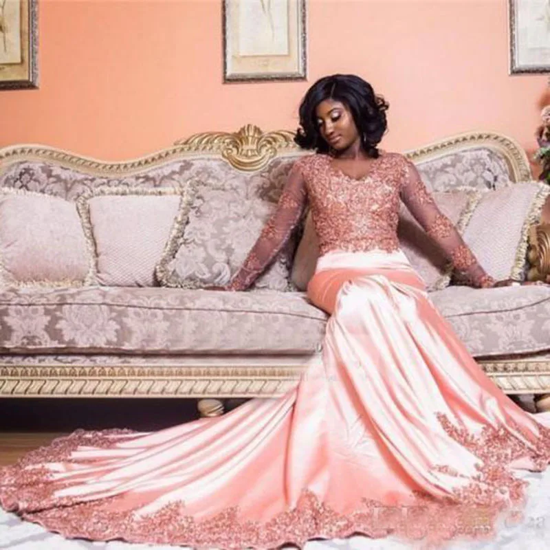 Женское вечернее платье с юбкой годе розовое кружевное круглым вырезом и