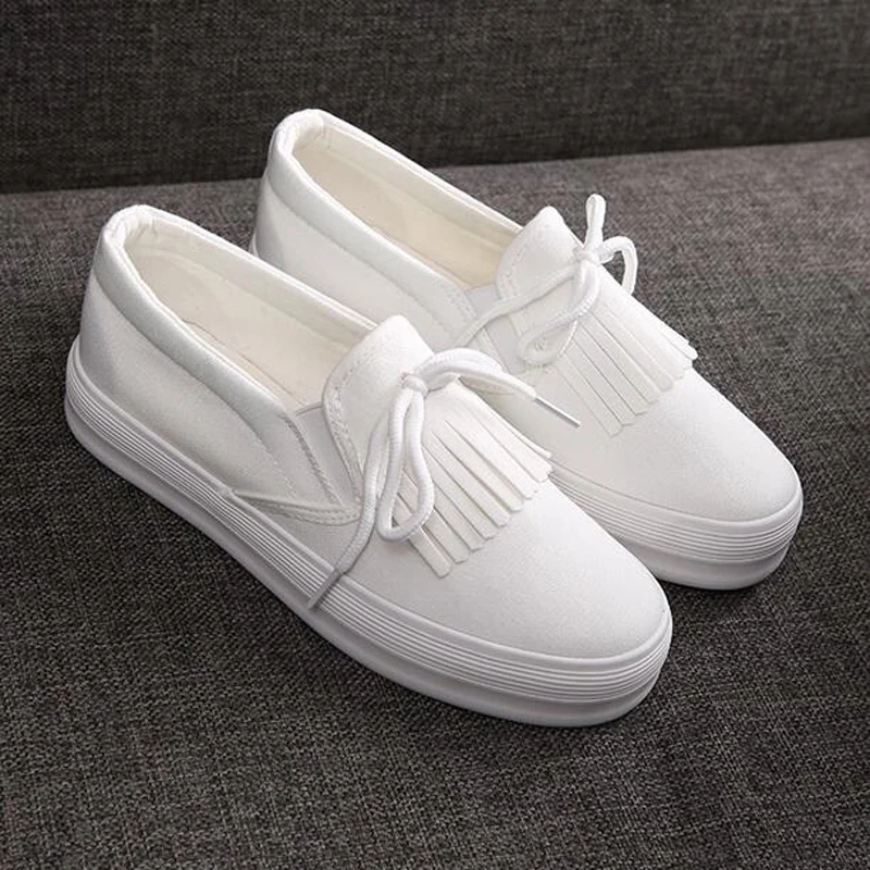 Женские лоферы на плоской подошве с кисточками толстой платформе увеличивающей