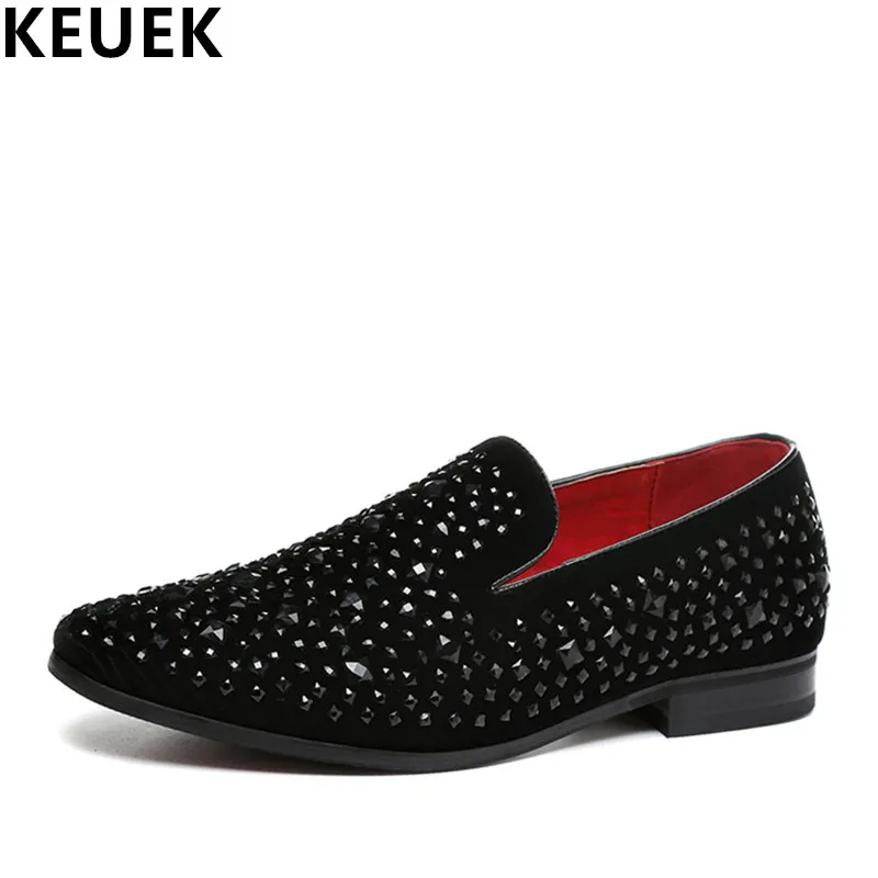 

New arrival Men Flats Fashion Rhinestone Male Loafers Casual Boat shoes Cow Split leather Pointed Toe Driving shoes 022