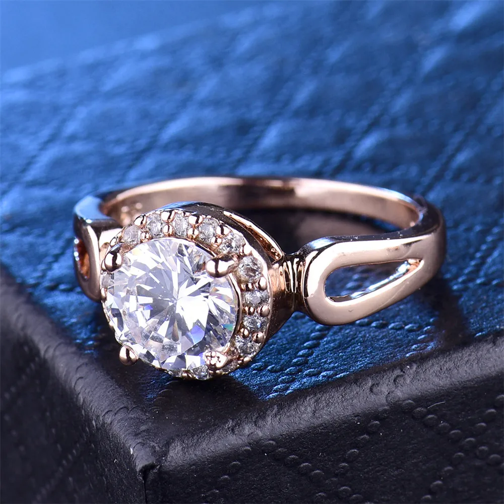 Женское кольцо с фианитом MOLIAM Золотое круглыми кристаллами для свадебной