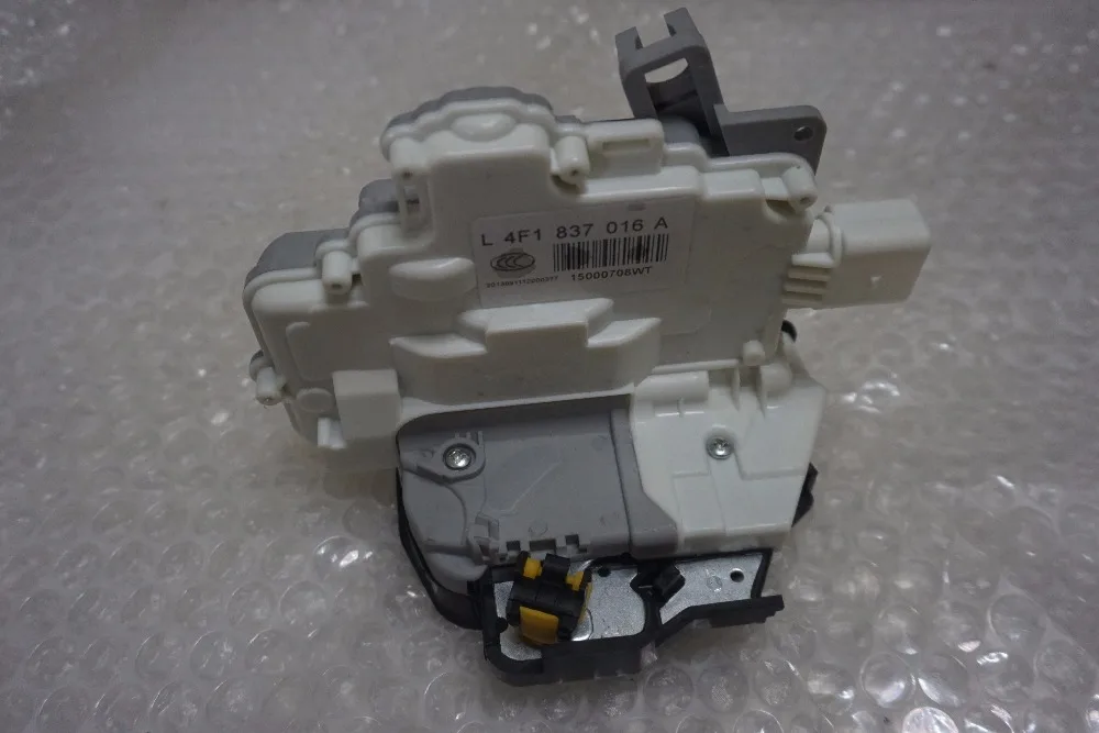 Бесплатная доставка для замка передней правой двери Audi A3/S3 A6/S6 C6 A8/S8 R8 RS3 RS6 8p Seat Exeo 4F1837016.