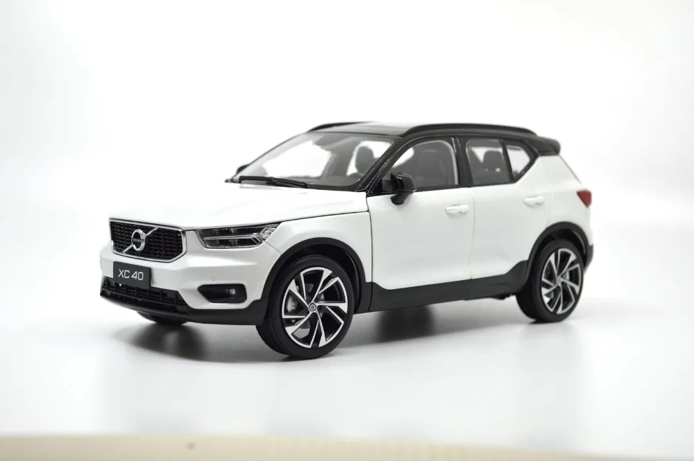 Paudi модель 1/18 1:18 Масштаб Volvo XC40 белая литая модель автомобиля Игрушечная модель автомобиля открываются двери