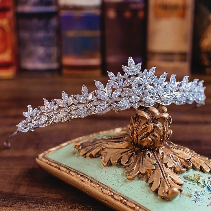 

Micro Paved Zircon Crown Full Cubic Zirconia Tiara CZ Tiaras Princess Diadema Wedding Hair Accessories Coroa Noiva WIGO1136