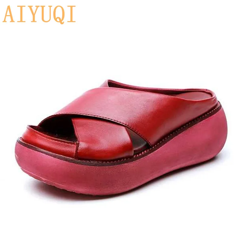 red AIYUQI; женские шлепанцы в стиле ретро; Новинка года; женские босоножки из натуральной кожи на платформе; Повседневная летняя обувь на танкетке для женщин - Цвет: red