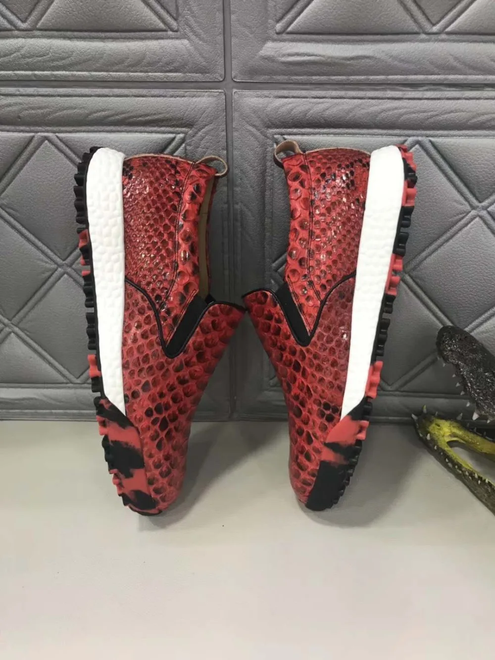 Kaufen Neu Top Qualität Aus Echtem Python Haut Männer Schuh Fashin Freizeit Flache Schuh Starke Feste Faden Schuh Basis Rot Gelb Orange Farben