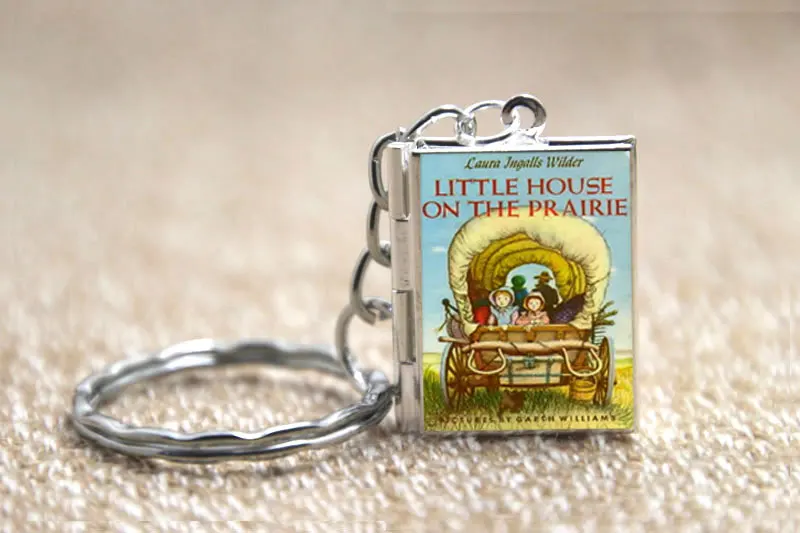 Маленький домик на прерии Обложка для книги медальон ожерелье брелок серебро и