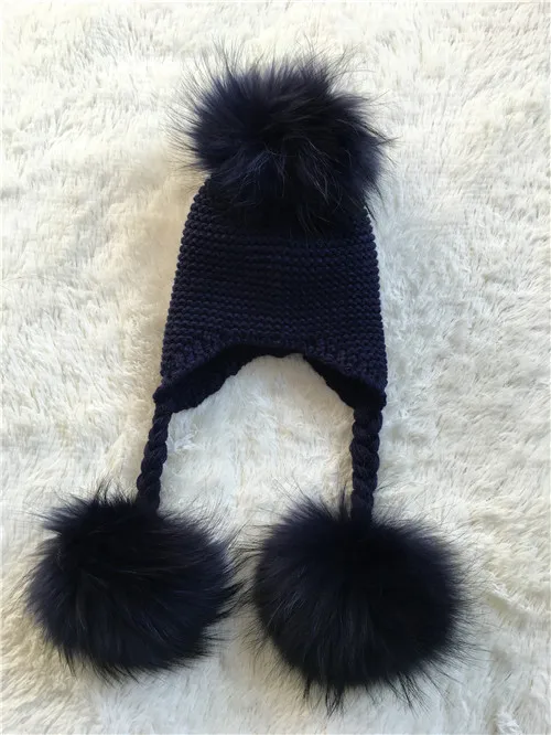 Navy match fur Детские зимние шапки из натурального меха для девочек, натуральная меховая шапка с вязаным помпоном, детская шапка из меха енота с помпонами, вязаные детские шапки - Цвет: Navy match fur