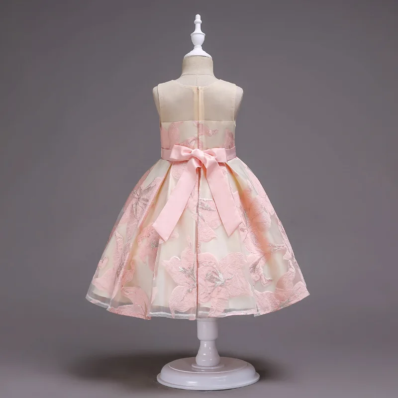 Винтажное кружевное платье с цветочной аппликацией на пуговицах пышное бальное