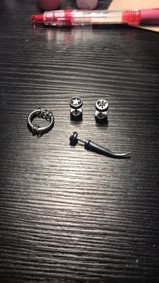 Женские серьги гвоздики в стиле панк из нержавеющей стали с черепом и крестиком