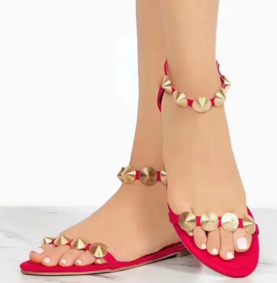 

Женские босоножки из искусственной замши, с открытым носком, с металлическими заклепками, на плоской подошве, уличные босоножки на молнии, размер 42, для лета