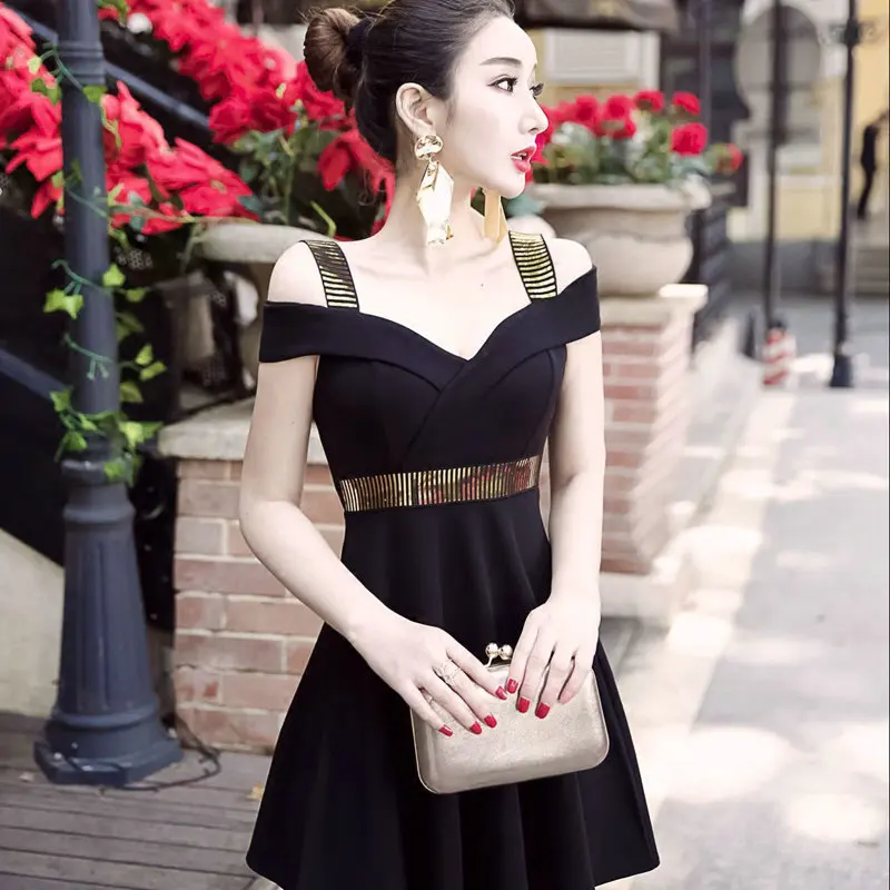 Slash Средства ухода за кожей шеи ремень спагетти с глубоким вырезом Тонкий платье