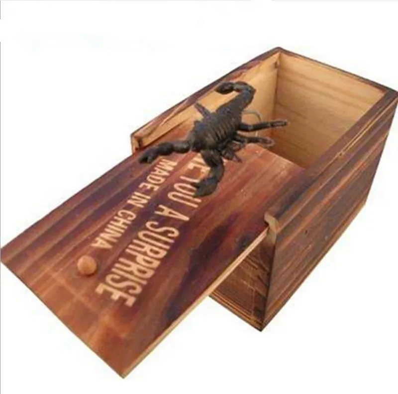 April Fool's Day toys Prank props wood box with Horror insect game halloween Creative RANDOM STYLE 9.1*6.1*6.5CM | Игрушки и хобби