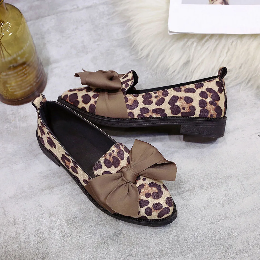 Женские слипоны из флока с острым носком и леопардовым принтом легкие туфли