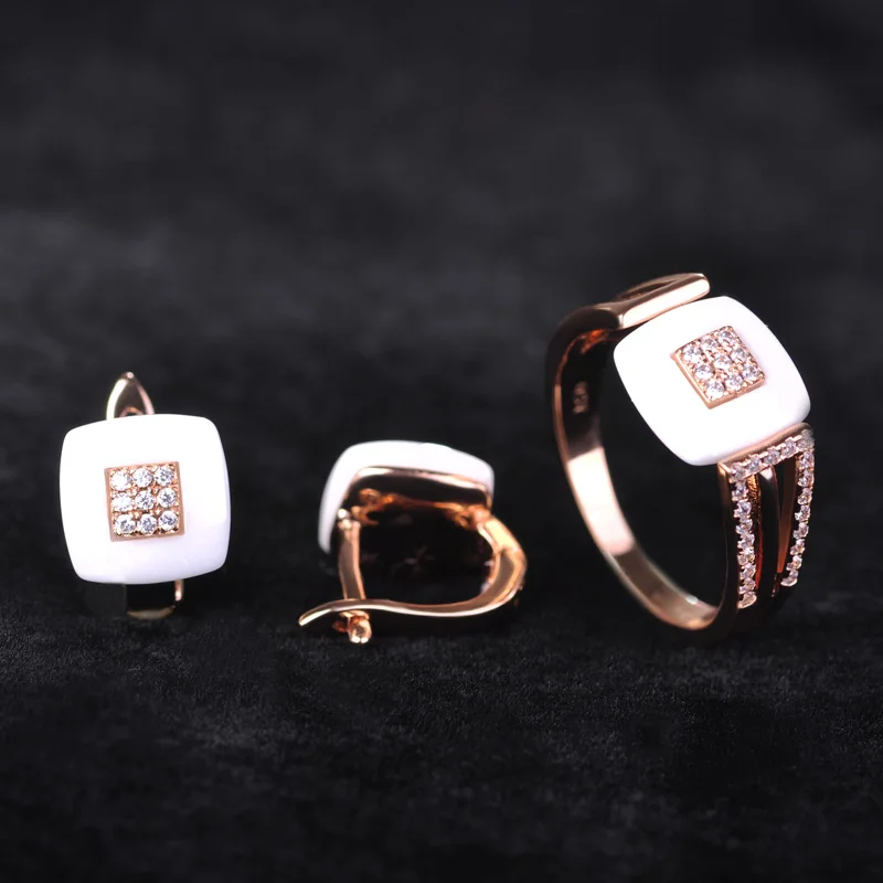 Женский комплект из кольца и серёг Blucome керамических сережек цвета розового