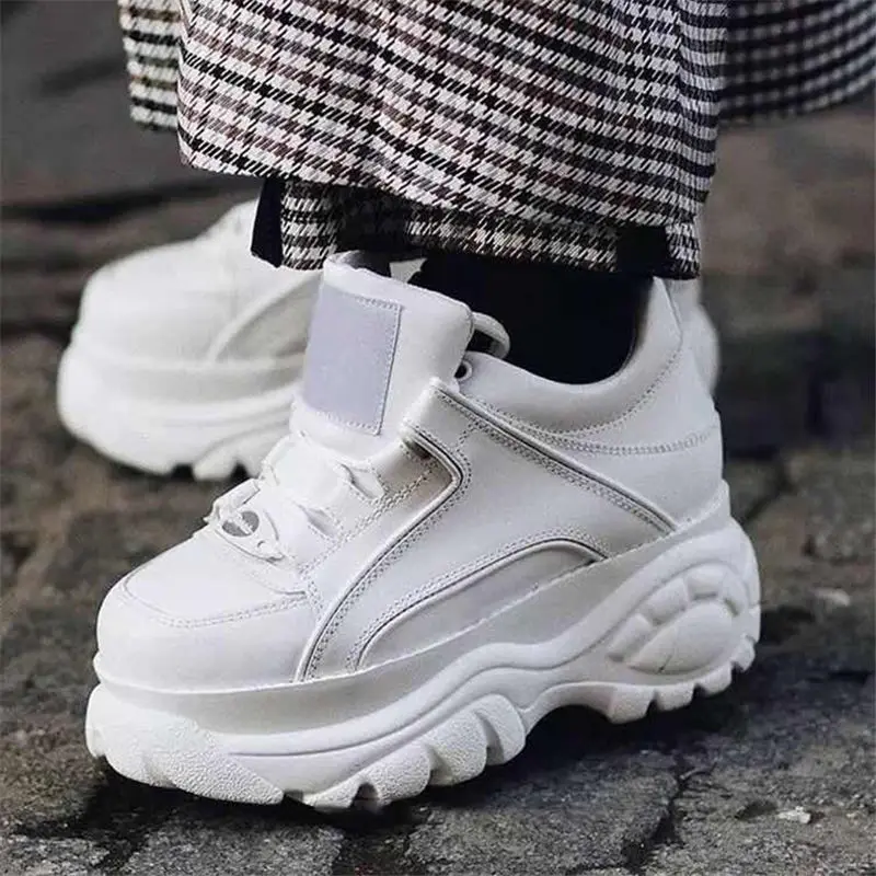 Женские кроссовки из натуральной кожи с граффити дизайнерские на платформе для