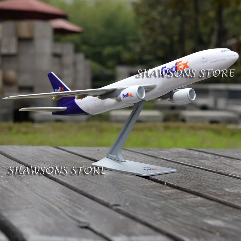 Модель летательных аппаратов коллекция 1:200 Реплика самолётов Boeing 777F Fedex Express