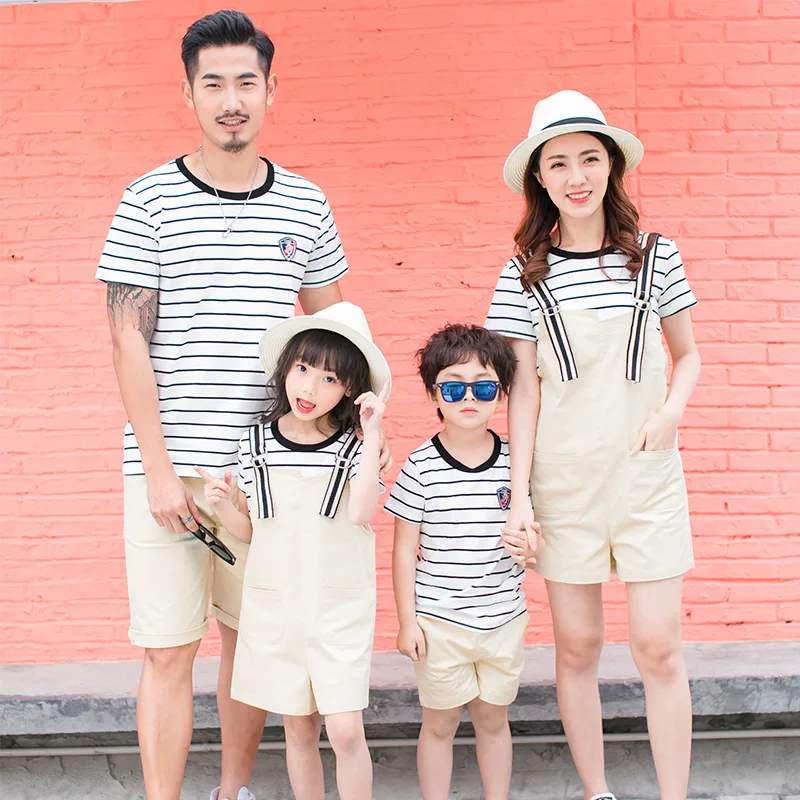 Летняя одежда Новинка 2018 г. полосатые ремешки три костюма для семьи из четырех