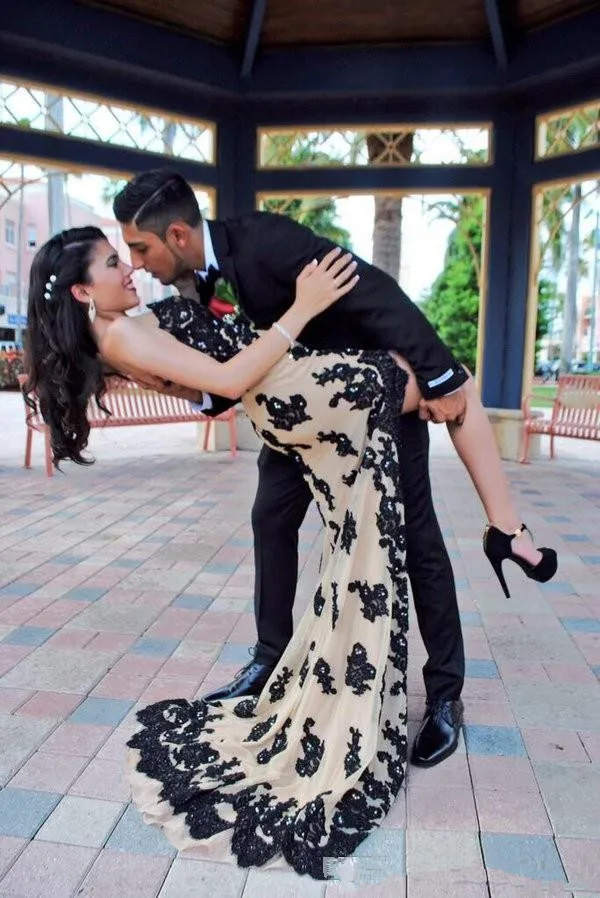 Халат Де Вечер 2017 Платья Выпускного Вечера Черное Кружево Аппликация Милая