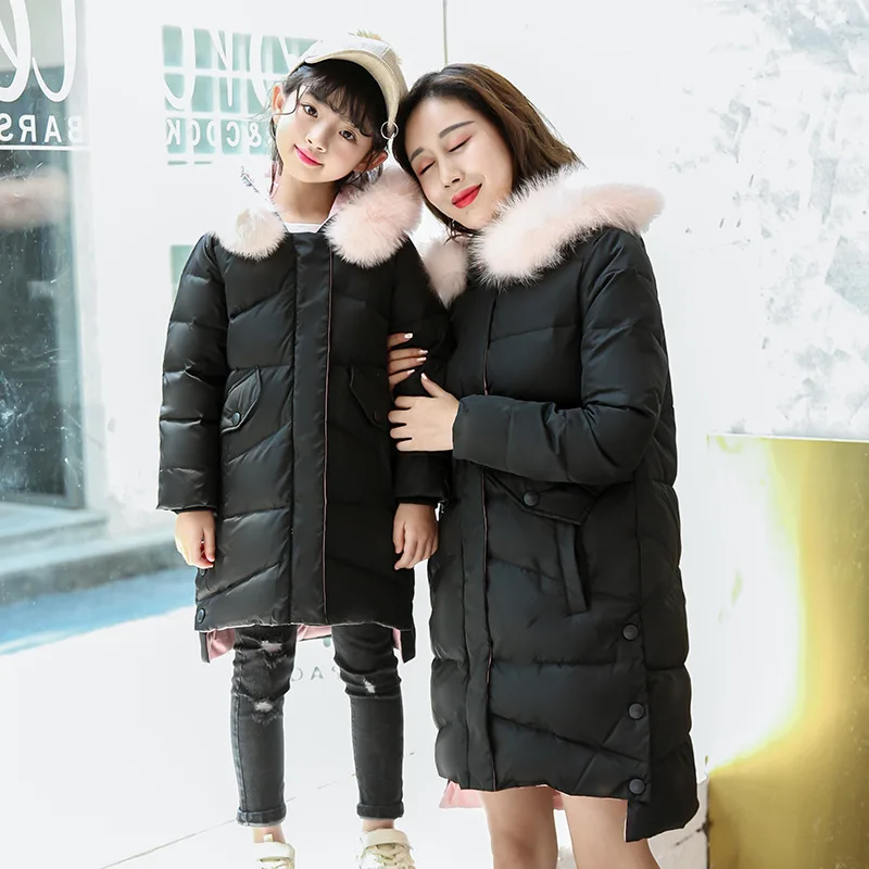 Зимние длинные утепленные пуховики для девочек детские с большим воротником из