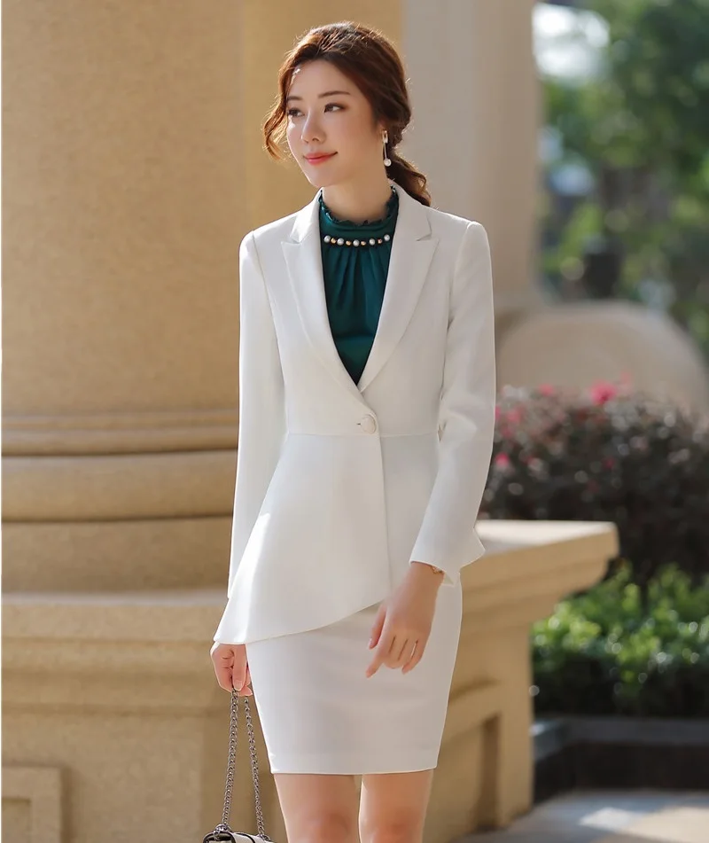 Женский деловой костюм с асимметричной курткой пиджак и юбка в официальном стиле