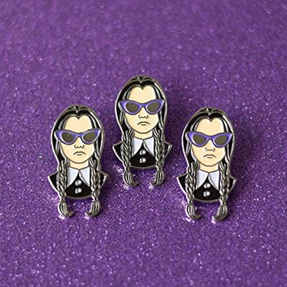 Среда Addams эмалированная заколка на Хеллоуин|Броши| |