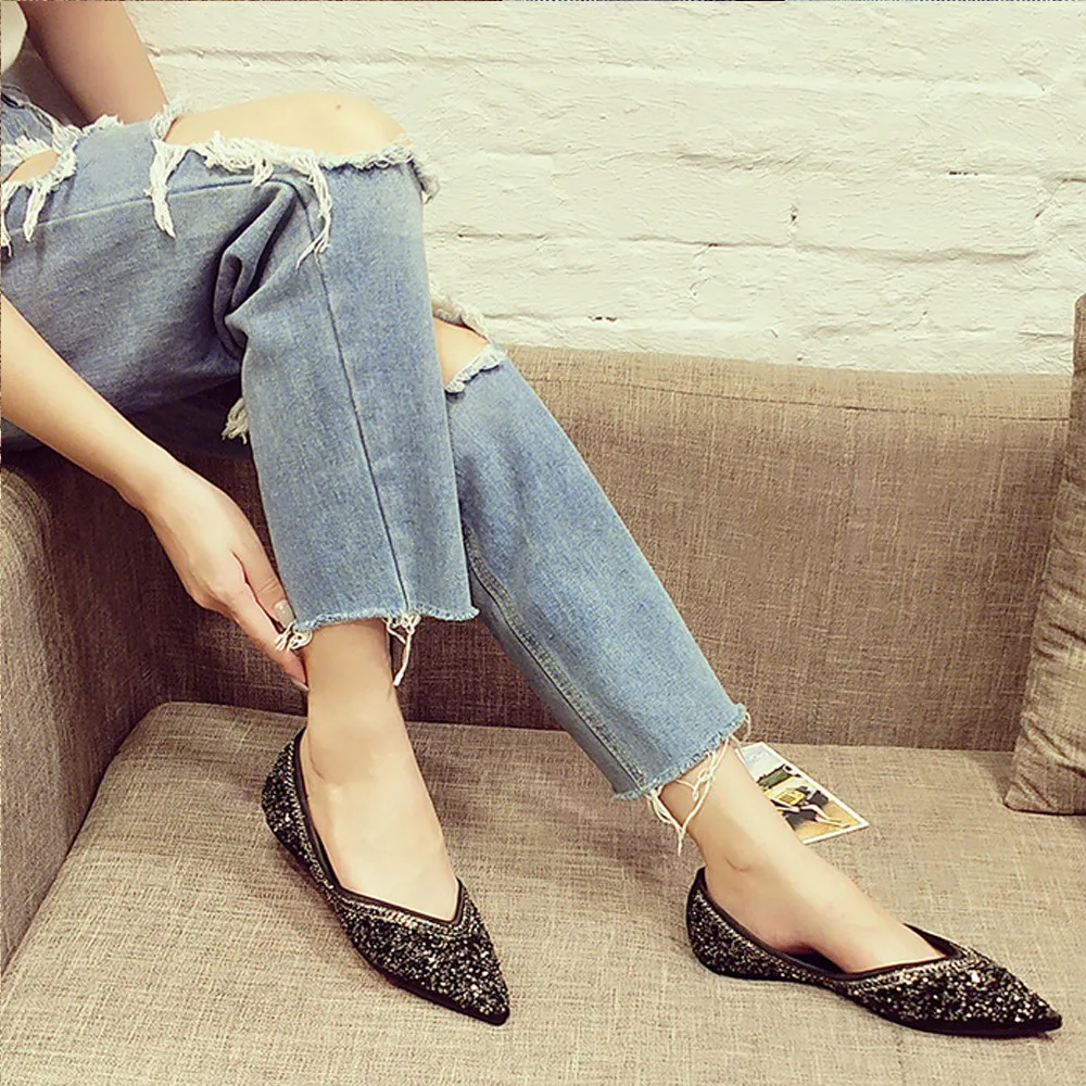 Женские туфли с мягкой подошвой на плоской подошве острым носком и блестками