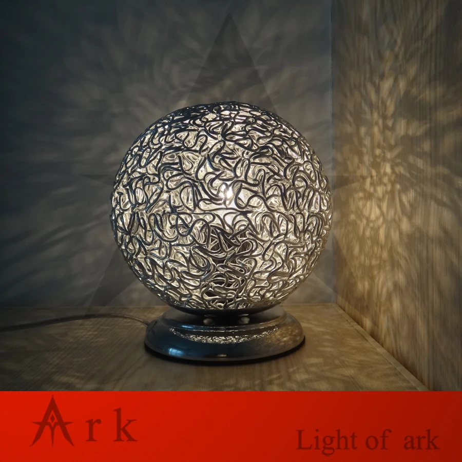 Оригинальная новая современная сияющая алюминиевая Светодиодная настольная