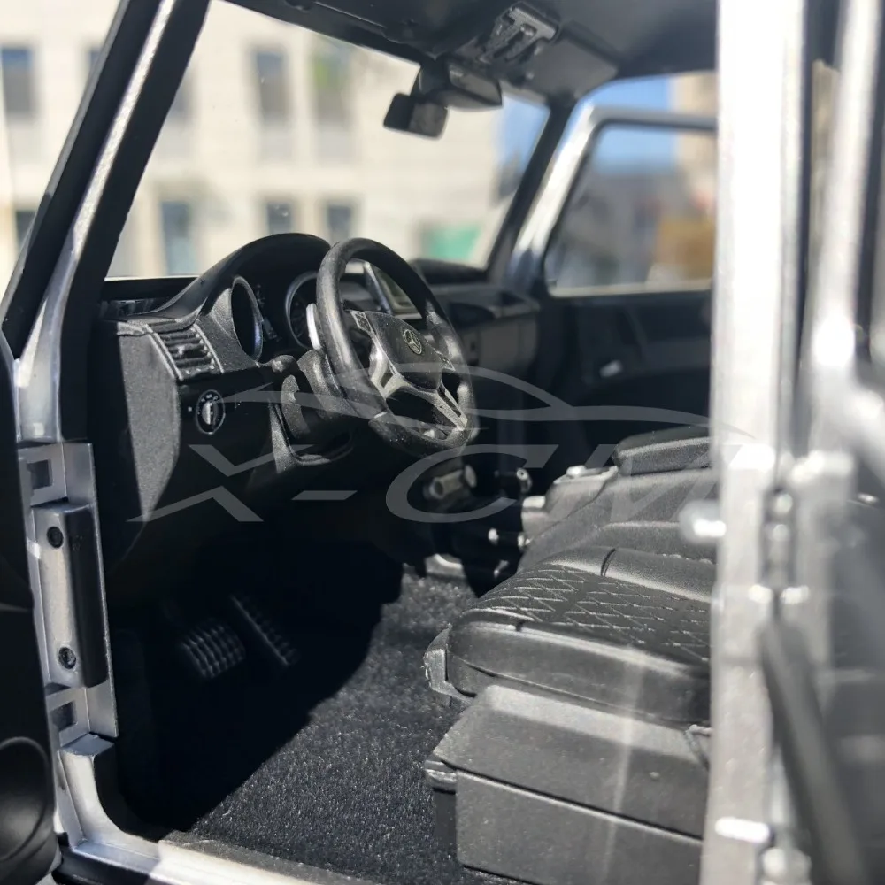 Литая модель автомобиля почти настоящая для G-Class 4x4(серебро) 1:18+ маленький подарок