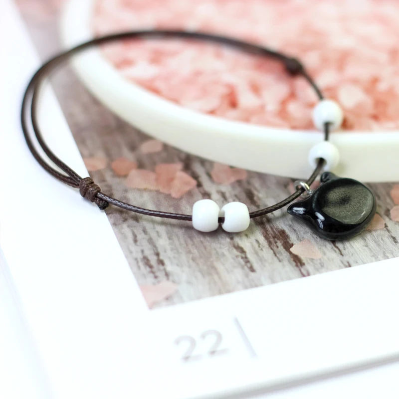 Керамический браслет с головой кошки и бусинами оригинальный милая керамическая