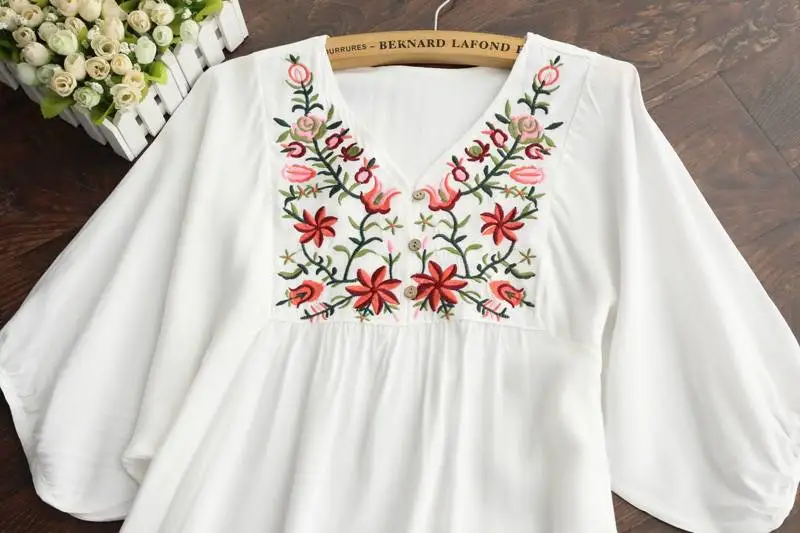 Белое свободное винтажное платье с v образным вырезом и вышивкой Vestidos модель 2020