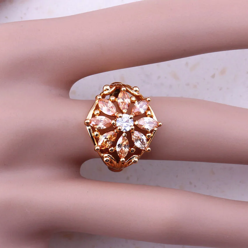 Потрясающие кольца с кристаллами цвета шампанского ювелирные изделия желтого