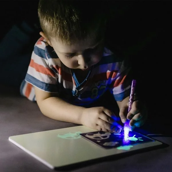

A4 acrylic drawing baord no harm for eye technology led light pad glow in the dark fluorescent drawing board for doodle