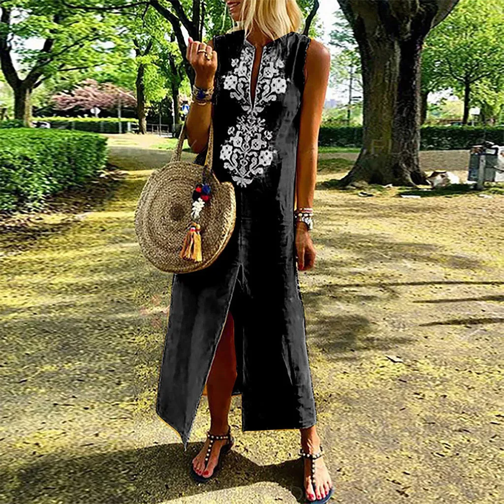 Женское платье без рукавов с круглым вырезом и принтом разрезом на подоле