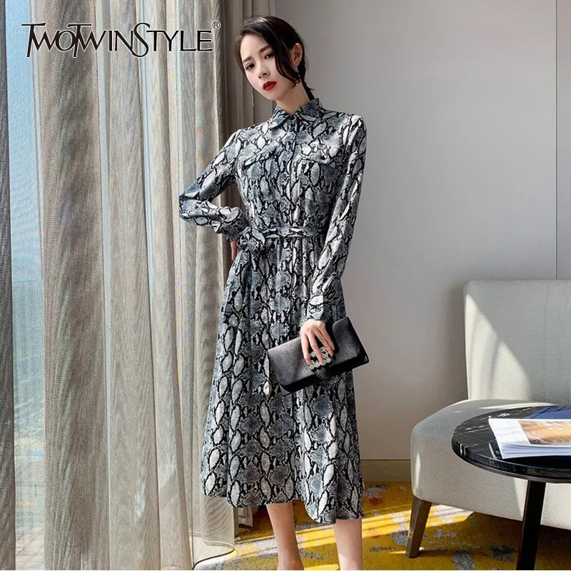 TWOTWINSTLE повседневное шифоновое платье с принтом женские лацканы длинным рукавом