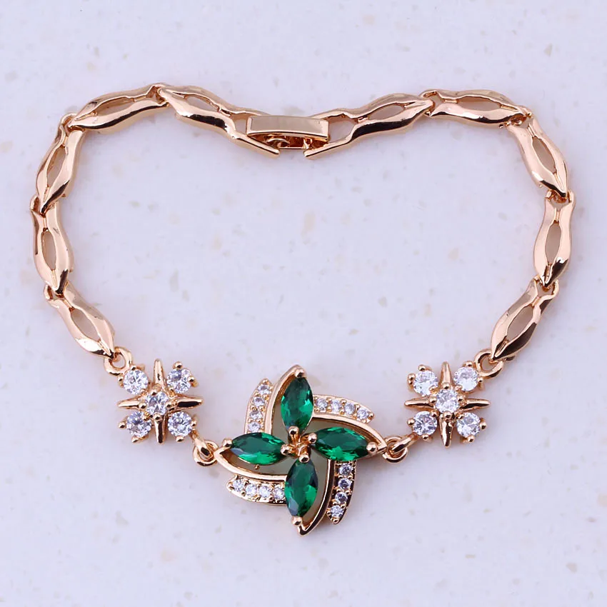 Эффектный зеленый искусственный изумруд и кубический циркониевый желтый