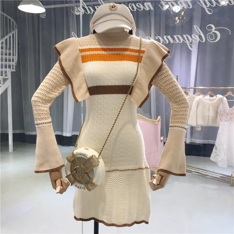 ALPHALMODA осенне-зимнее платье 2018 с расклешенными рукавами и оборками модное