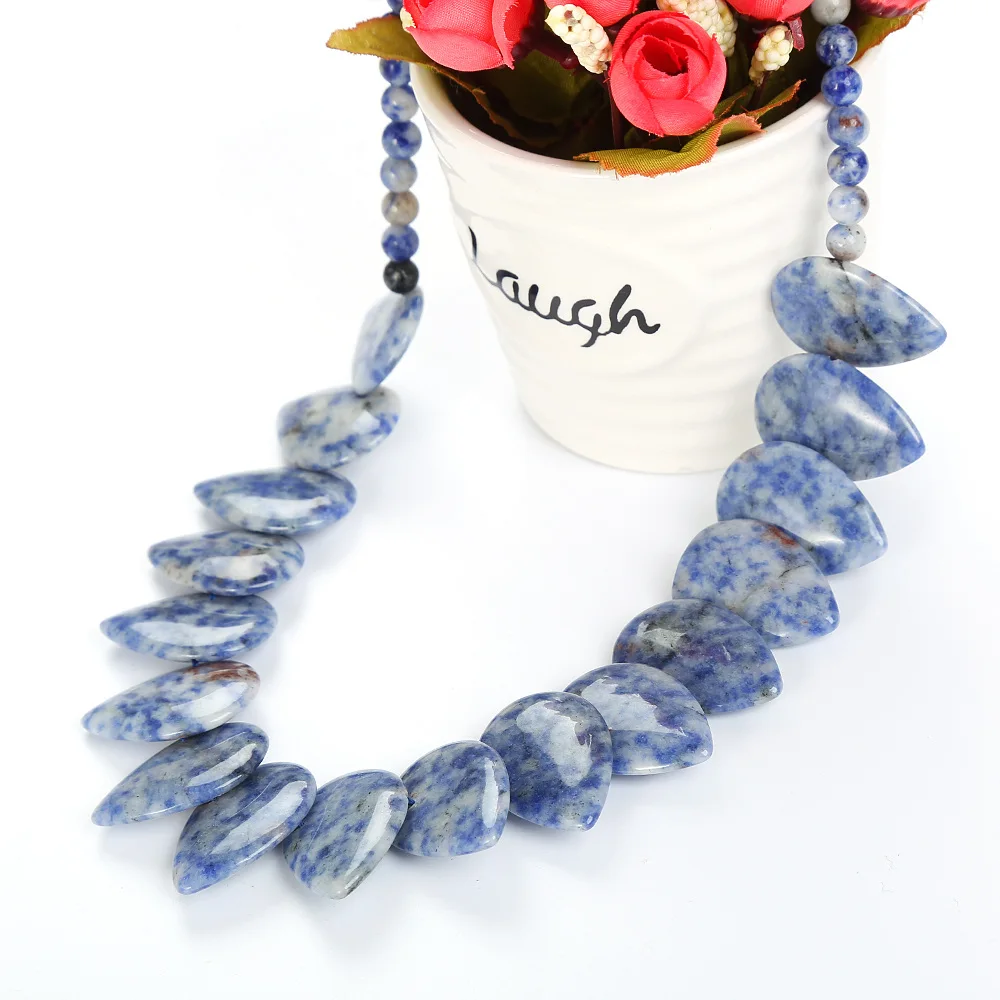 

Natural Stone necklace white Turquoise Magnesite Multilayer Necklace Women Flower Necklace Pendant Leaf Love Clavicle Necklace