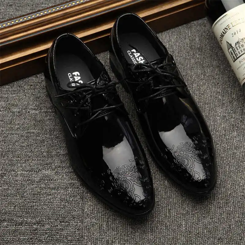 

Men's Quality Patent Leather Shoes Wedding Shoes Black Soft Man Dress Shoes Shoes Flats Suits Party Business Office Shoes Newly