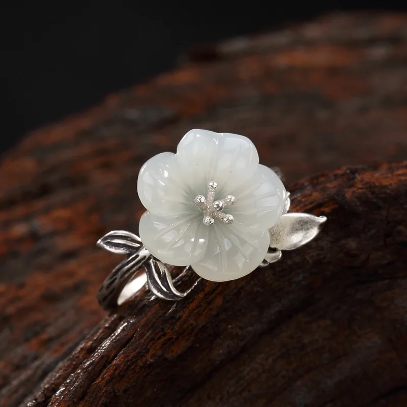 

Silver S925 Pure Silver Antique Mosaic And Tian Yu White Jade Plum Blossom Lady Opens The High-end Ring Ring Wholesale.