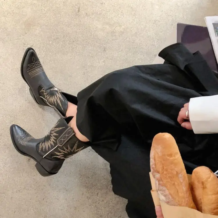Buono Scarpe/женские сапоги с вышивкой; рыцарские сапоги на среднем каблуке в стиле ретро; женские сапоги из натуральной кожи; Botas Mujer; ковбойские сапоги в западном стиле; распродажа; модель года