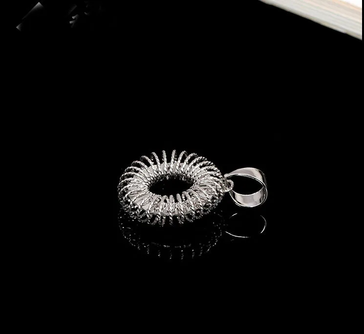 

Pure White gold Hollow Sun flower Pendant 1.64g