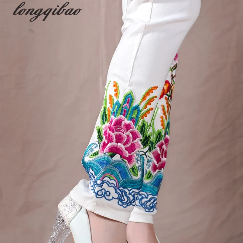 Женские брюки с цветочной вышивкой черные и белые повседневные обтягивающие
