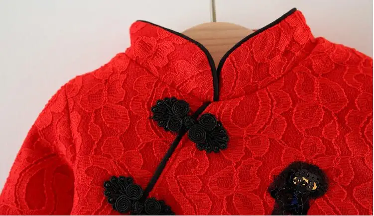 Cheongsam платье Чонсам для маленьких девочек; зимние вечерние платья в китайском стиле для девочек на год; платье Ципао с бисером; платье с пряжкой и павлином для девочек